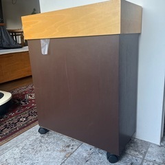 キャスター付きごみ箱（木製）の画像