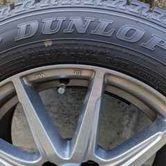 ホイル付きスタッドレスタイヤ（ヴォクシー）の画像