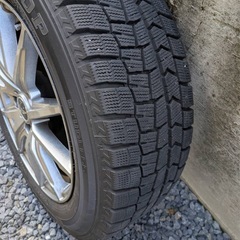 ホイル付きスタッドレスタイヤ（ヴォクシー）の画像