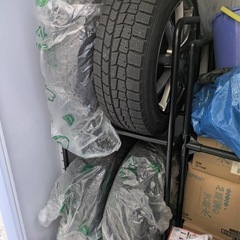 ホイル付きスタッドレスタイヤ（ヴォクシー）の画像