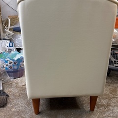 1人掛けソファー　レザー張りの画像