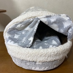 中古　猫　キャット　ハウス　ベッド　４点の画像