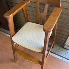 ★メルカリより安く★TOYO FURNITURE 東洋ファニチャー ベビーハイチェア ・約高さ背面78cm×横幅39cm※商品の詳しい状態やサイズ感等は現物にてご確認ください。の画像