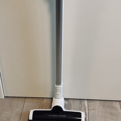 アイリスオーヤマ コードレス掃除機 SBD-74-W ホワイトの画像