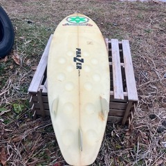 Willis Brothersの6'2"サーフボード、Hawaiian Designsデザインで、パフォーマンス向上に最適。  - ブランド: Willis Brothers - デザイン: Hawaiian Designs 6'2" x 19" x 2.5" - モデル名: Michael Willis  の画像