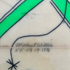 Willis Brothersの6'2"サーフボード、Hawaiian Designsデザインで、パフォーマンス向上に最適。  - ブランド: Willis Brothers - デザイン: Hawaiian Designs 6'2" x 19" x 2.5" - モデル名: Michael Willis  の画像