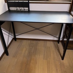 デスクと引き出しの画像