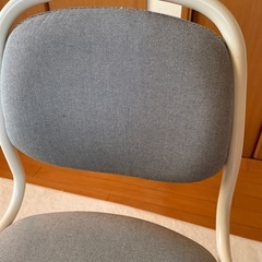 IKEA ÖRFJÄLL オルフィエル 子ども用デスクチェア, ホワイト/ヴィースレ ライトグレーの画像