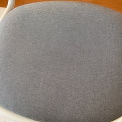 IKEA ÖRFJÄLL オルフィエル 子ども用デスクチェア, ホワイト/ヴィースレ ライトグレーの画像