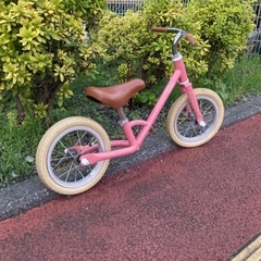 🚲 キッズ ウォーキングバイク 🍑 もも色 ♡ 可愛い キックバイク♪ (๑>◡<๑)の画像