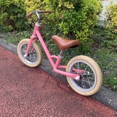🚲 キッズ ウォーキングバイク 🍑 もも色 ♡ 可愛い キックバイク♪ (๑>◡<๑)の画像