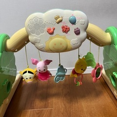 タカラトミーくまのプーさん「へんしんメリー」・フィッシャープライス「おしゃべりバイリンガルテーブル」の画像