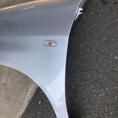 【中古パーツ】TOYOTA プロボックスバン（5BE-NSP160V）　左フェンダー　シルバーマイカメタリック   の画像