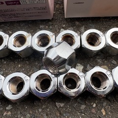 タイヤ ホイールナットの画像