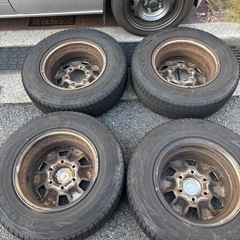 ハイエースなど！スタッドレスタイヤの画像