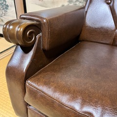 レトロ　革張りソファーの画像