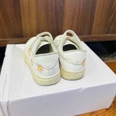 お花刺繍スニーカーの画像