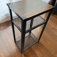 【汚れや傷なし/2段棚付き】サイドテーブルの画像