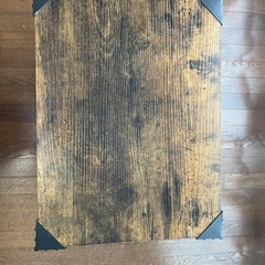 【汚れや傷なし/2段棚付き】サイドテーブルの画像