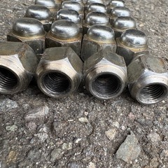 タイヤ ホイールナットの画像