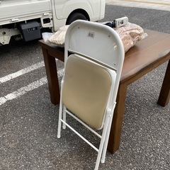 折りたたみイスの画像