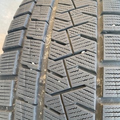 スタッドレスタイヤ付きアルミホイールの画像