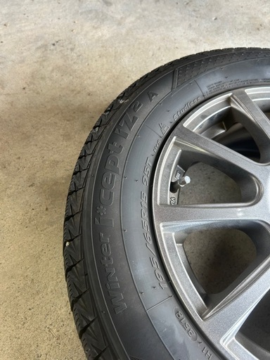 スタッドレスタイヤ　4本　ホイール付き