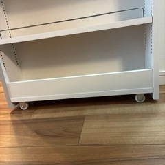 隙間収納棚の画像