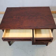 九州民芸家具/つくし工芸のミズメザクラ無垢材を使用した書斎机です。クラシックで和モダンなデザインの片袖机。書斎のワークデスクとしてはもちろんリビングの在宅ワーク用にもおススメです♪の画像