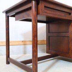 九州民芸家具/つくし工芸のミズメザクラ無垢材を使用した書斎机です。クラシックで和モダンなデザインの片袖机。書斎のワークデスクとしてはもちろんリビングの在宅ワーク用にもおススメです♪の画像