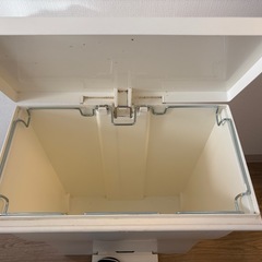 ペダル付きゴミ箱の画像