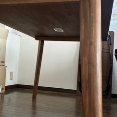 ダイニングテーブルと椅子の画像