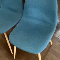 ダイニングテーブルと椅子の画像