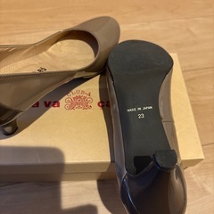 cava cavaパンプスの画像