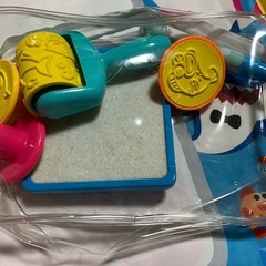 ベイビーシャーク　水でお絵描きの画像