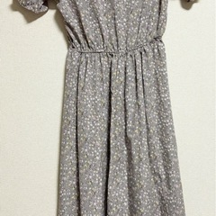 花柄ワンピースの画像