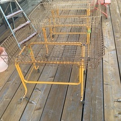 昭和レトロ　ワイヤーワゴン　キャスター付　店舗什器　超シャビージャンクガーデン3台の画像