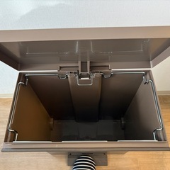 ペダル付きゴミ箱の画像