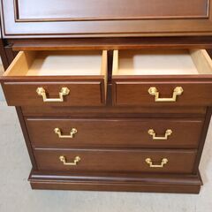 maruni(マルニ木工)地中海シリーズ ライティングビューローです。クラシックなデザインが魅力的なアンティーク調ライティングデスクはお部屋を上品な印象に。インテリアのアクセントに♪の画像