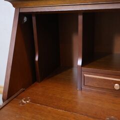 maruni(マルニ木工)地中海シリーズ ライティングビューローです。クラシックなデザインが魅力的なアンティーク調ライティングデスクはお部屋を上品な印象に。インテリアのアクセントに♪の画像