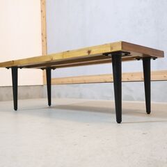 人気のFrancfranc(フランフラン)のレッタ コーヒーテーブルです。アカシア材を使ったヘリンボーン柄とスチールの脚がモダンな印象のセンターテーブル。 ブルックリンスタイルにもおすすめ！の画像