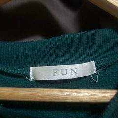 FUN トレーナー 緑 ロゴ Fの画像