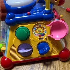 赤地おもちゃの画像