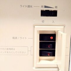 暖炉風 ファンヒーター おしゃれ 暖かい 明るさ調整付き ホワイトの画像