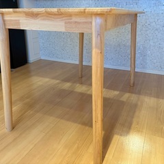ダイニングテーブル　天然木無垢材の画像