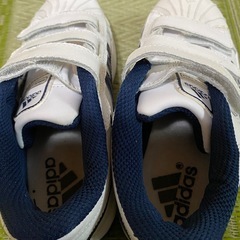 adidas 18.0㎝の画像