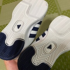 adidas 18.0㎝の画像