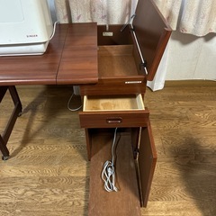 【問い合わせ多数のため受付中止】ミシン専用台付きの画像