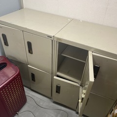 金属キャビネットの画像