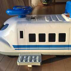 新幹線の乗り物の画像